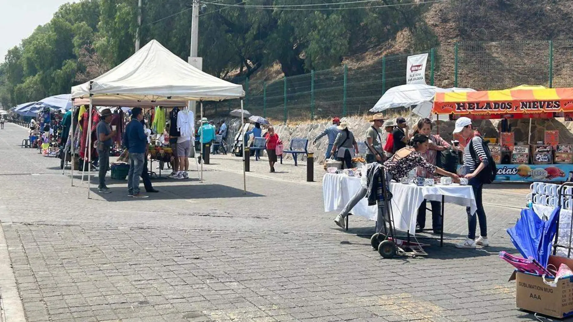 comerciantes en zona de piramides de cholula